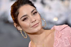 Vanessa hudgens and mlb player cole tucker are getting pretty serious. Vanessa Hudgens Said Bye To Her Hair With A New Long Bob Hellogiggles