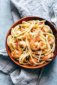 Kamu dapat membuat spaghetti aglio e olio dengan 11 bahan dan 5 langkah berikut ini Resepi Spaghetti Aglio Olio Mudah Dan Menyelerakan Saji My