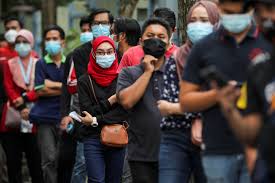 Malaysia telah mencatat lebih dari 470 ribu kasus dengan 1.902 kematian pada ahad, tingkat infeksi tertinggi ketiga di wilayah tersebut setelah indonesia dan filipina. What Malaysia S New Coronavirus Lockdown And State Of Emergency Mean For The Public And For Pm Muhyiddin South China Morning Post