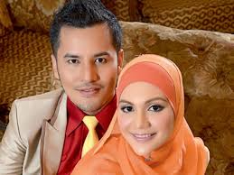 Bobo di mana, coba bahagia, cowok baru, monthly listeners: Video Dato Aliff Syukri Menari Dengan Isteri Dikecam Netizen Iluminasi