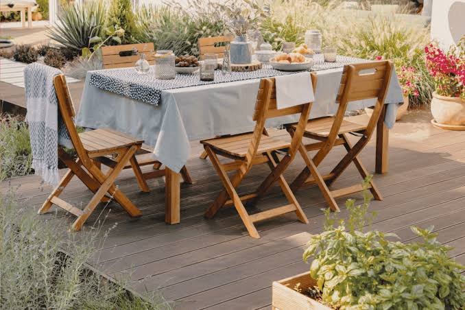 How to clean and maintain an outdoor tablecloth?
