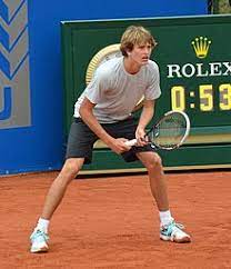 Alexander zverev stands at a tall height of 6 ft 6 in or 198 cm whereas his body weight is around 86 kg or 190 lbs. Alexander Zverev Wikipedia