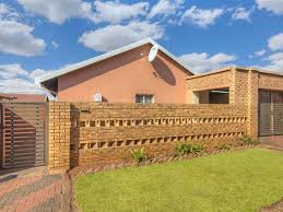 3 Bed House For In Protea Glen