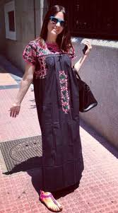 Style femme est une application de catalogue de modèles africains très branchés qu'elle vous offre avec une multitude de model de robe en pagne pour vous donner un nouveau style. Pinterest Fresco African Print Dresses African Dress African Fashion