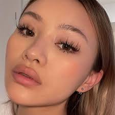 this spidery eyelash trend is