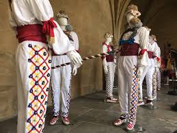 Des costumes de danseurs basques mis à l'honneur - Ville de Bayonne