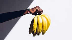 What is difference between plantain and banana?