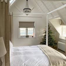 20 vaulted ceiling bedroom ideas to