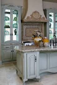 Browsing our newest country kitchen photo gallery with thousands of pictures from 2019 including the most popular french country kitchens, french country decor, popular kitchen design ideas amazing kitchen islands. Nice French Style Kitchen Island Love The Shape Of The Granite Top Kitchen Styles French Country Style Kitchen Country Kitchen Designs