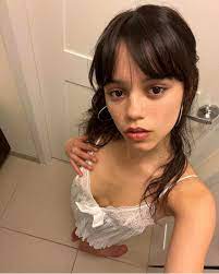 Jenna Ortega, looking gorgeous as always - she's one of us! :  r/smallbooblove