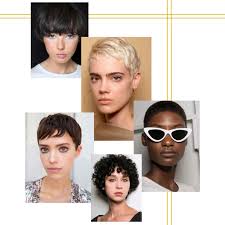 Toujours en vogue, le carré est l'une des coupes de cheveux les plus portées par les femmes. Les Plus Jolis Modeles De Coupes Courtes Tendance En 2021 Elle