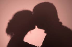 Dia Mundial do Beijo: Não se explica, sente-se, mas a Ciência tenta  percebê-lo - JPN