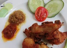 See more ideas about sambal, indonesian food, sambal recipe. Resep Ayam Goreng Purnama Tidak Buka Cabang Oleh Dapoernya Dhie Cookpad