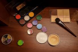 orted color round makeup kit free