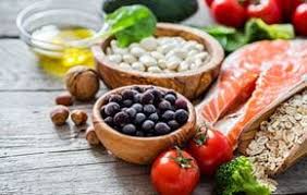 Per curare l'acne è importante preferire alimenti a basso indice glicemico, che modulano la risposta insulinica e non provocano impennate della glicemia: Dieta Anti Acne L Alimentazione Consigliata Eucerin
