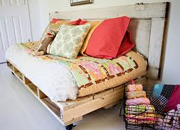 16 Diy Pallet Bed Plans For A Chic Bedroom
