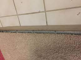 tack strip that goes between carpet