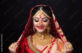gold jewelry with eye makeup stock foto