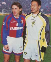 File:Serie A 1998-99 - Bologna vs Perugia - Giuseppe Signori e Hidetoshi  Nakata.jpg - Wikipedia