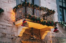 Decorate Your Balcony For The Holidays