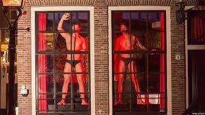 Men occupy Amsterdam brothel windows – DW – 08032019
