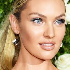 did candice swanepoel walk down the