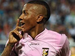 Create your own fifa 21 ultimate team squad with our squad builder and find player stats using our player database. Palermo S Abel Hernandez Thanks Strike Partner Mauricio Pinilla After Late Double Against Roma Goal Com