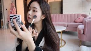 song ji ah does her signature makeup