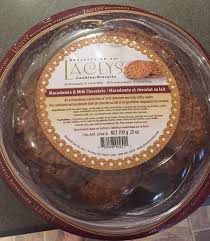 Leave to cool for 10 minutes then transfer to wire tray to cool. Costco Desserts On Us Laceys Macadamia Milk Chocolate Cookies Review