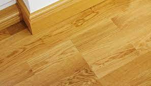 the main differences between hardwood
