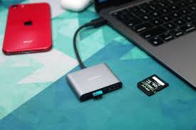 how to remove an sd card from a macbook