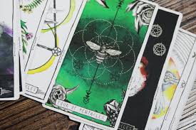 Three cards are spread out and they represent the past, present, and future. The Difference Between Tarot Cards And Oracle Cards