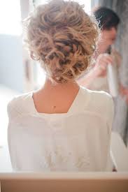 It doesn't matter whether your hair is naturally curly or you've curled your hair with a curling. 10 Amazing Wedding Hairstyles For Curly Hair Woman Getting Married