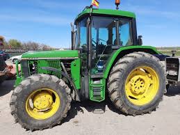15 hrs of use later the drive belt snapped! Mil Anuncios Com John Deere 6400 Con Pala 6400 Con Pala 100 Cv