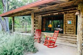 log cabin als in the texas hill