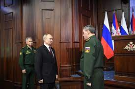 Commandant en chef suprême des Forces armées de la Fédération de Russie  Vladimir Poutine a participé à la réunion élargie du Collège du Ministère  russe de la Défense : Ministry of Defence