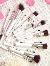 eyes makeup brushes with