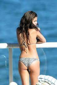 Selena Gomex Body Type One - Physique
