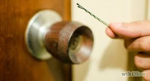 I picked a previous save, where the character's about to exit there are bobby pins in practically every room or nearby room with a lock to be picked. How To Pick A Lock With A Bobby Pin 11 Steps With Pictures