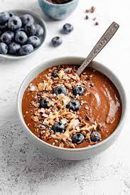 chocolate protein smoothie bowl vegan