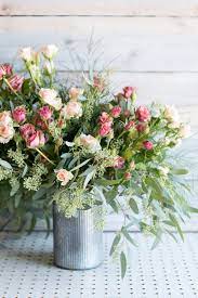 Flower arranging always seemed a bit intimidating to us — like a ritual better left for ladies with country estates and lots of spare time. How To Arrange Flowers 6 Diy Floral Arrangements Architectural Digest