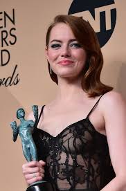 emma stone holds sag awards the