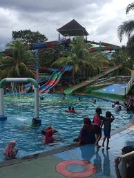 The peak times at the park are the months of july and august, as well as any public holidays. Water Park Bumi Kedaton Rekreasi Komplit Untuk Keluarga Translampung Com