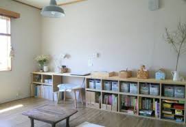 追記あります 六畳二間の我が家に 子供部屋はありません 普段過ごしているこちらの部屋に 子どもたちのおもちゃや絵本を収納しています 窓側の壁ぴったりに 無印良品の パルプボードボックス が収まりました スリムタイプ 上段 とa インテリア 収納