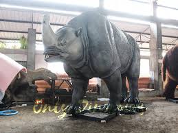 Like all rhinos, a feature of the limbs of these animals was the reliance on the tips of the fingers, so they were digitigrade. Artificial Animal Animatronic Embolotherium Only Dinosaurs