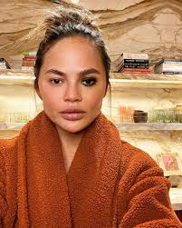 chrissy teigen shows what she looks