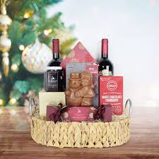 christmas cuddles wine gift set wine