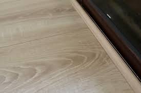 lay a floating laminate floor little