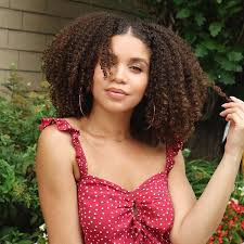 This awesome chic medium cuts, you can look most beautiful and stylish. 41 Trending Medium Length Curly Hairstyles That Will Steal Your Heart Sensod