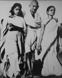 Gandhi leaning on two women | Mahatma Gandhi's Sabarmati Ash… | Flickr